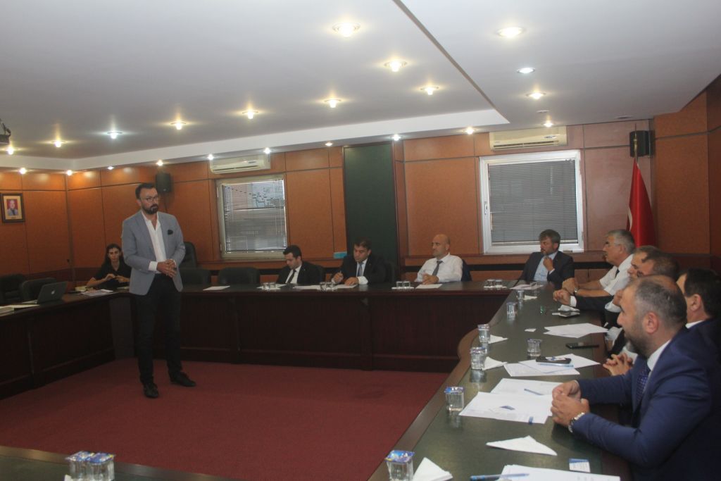 İŞ DÜNYASI DEĞİŞİMLERİ TAKİP ETMELİ