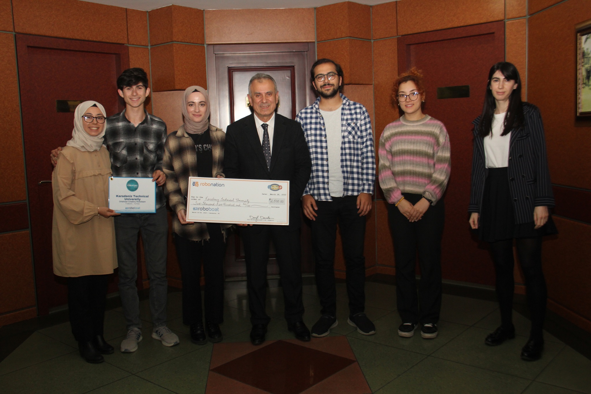 Mucit öğrencilerden borsaya ziyaret