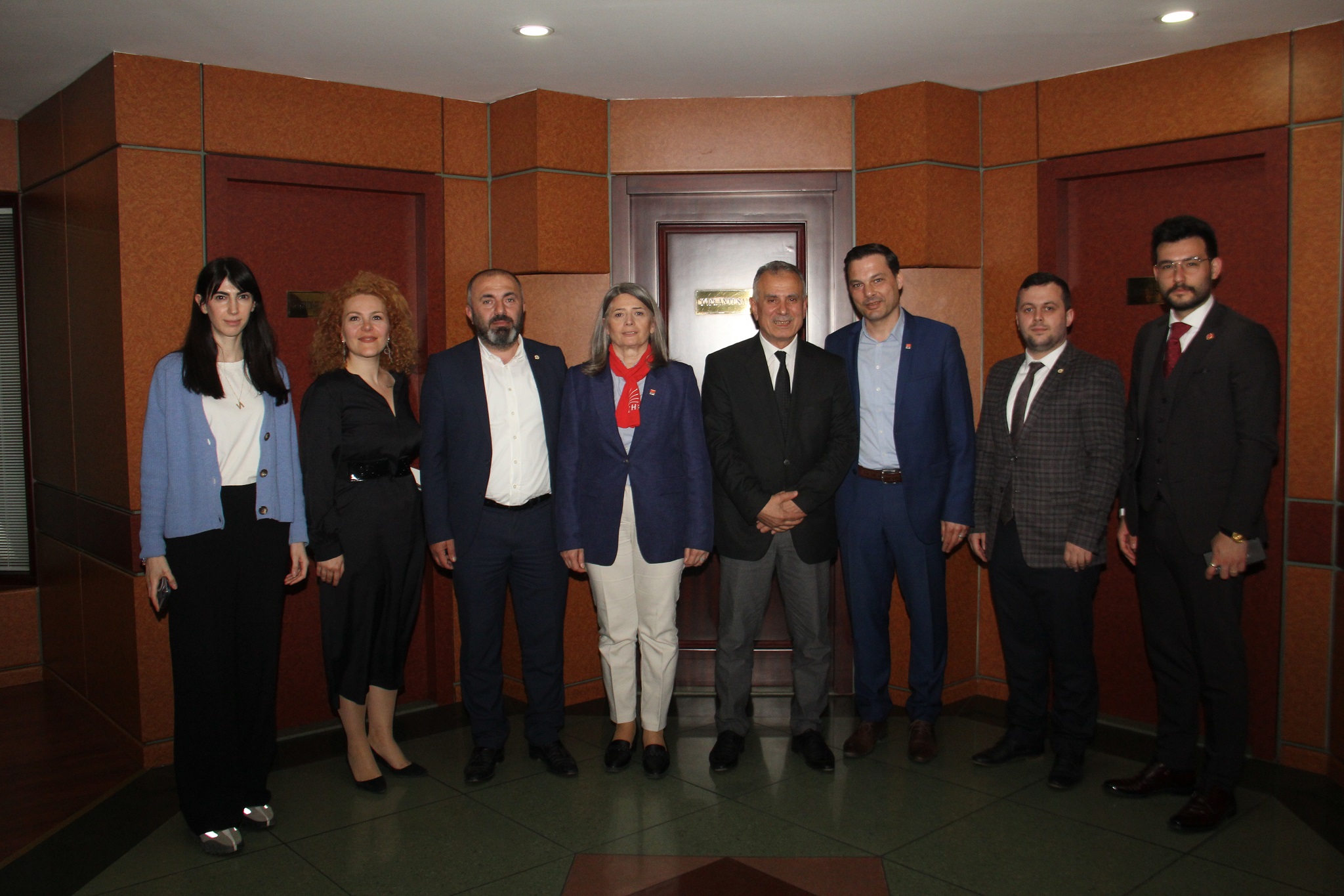 CHP Milletvekili adayı Suiçmez borsayı ziyaret etti