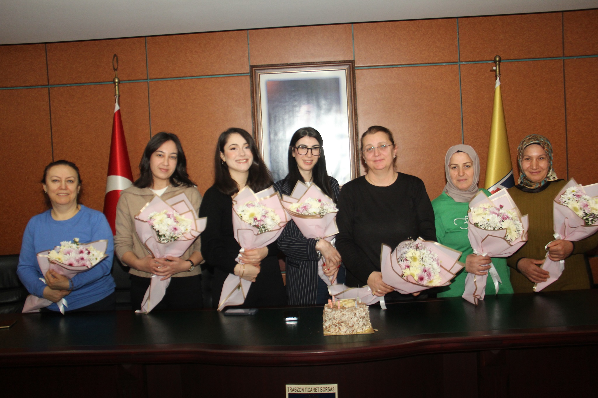 Erkek çalışanlarımız kadın arkadaşlarını unutmadı