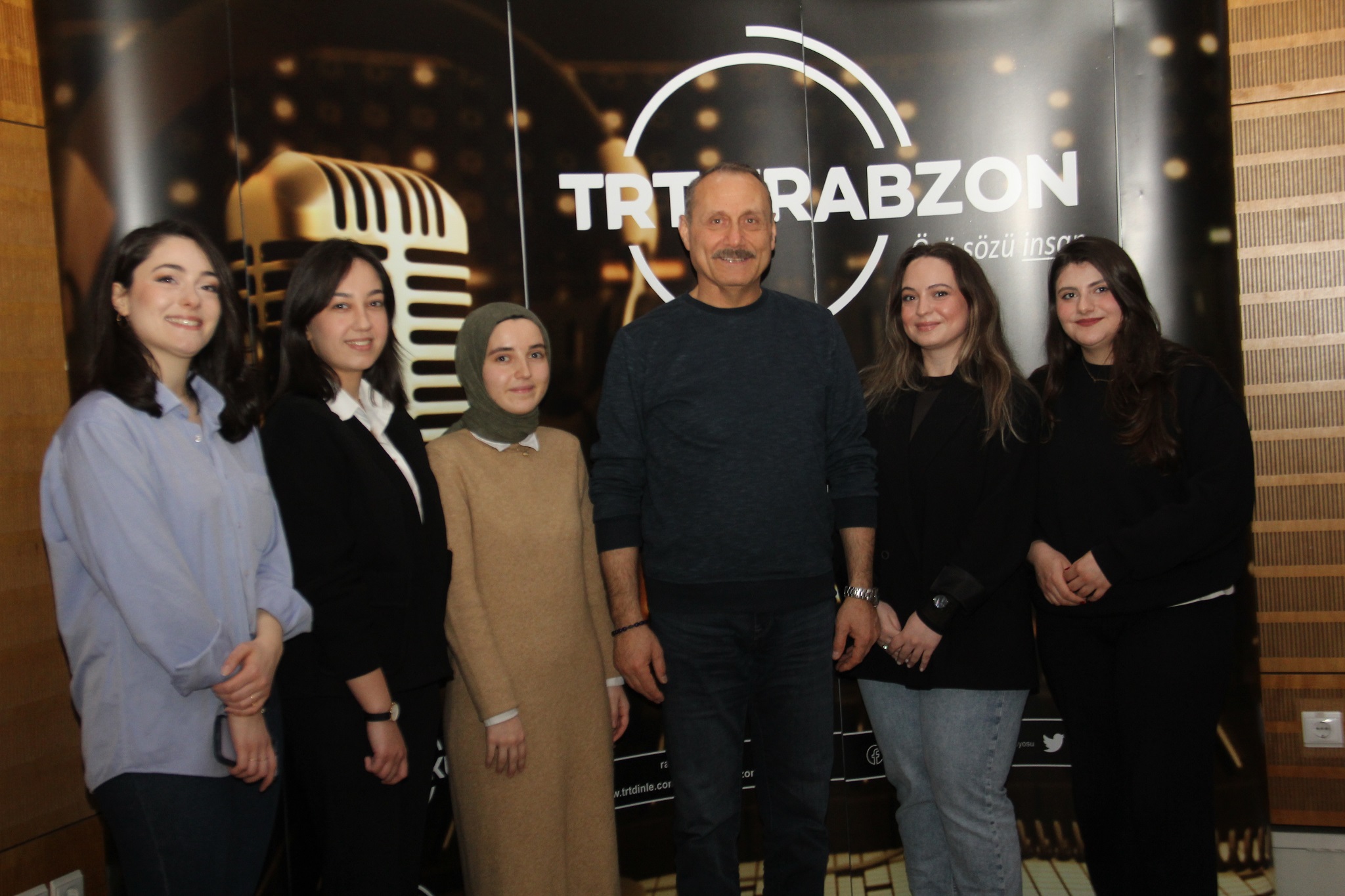 Kursiyerler TRT Trabzon Radyosunda canlı yayına katıldı