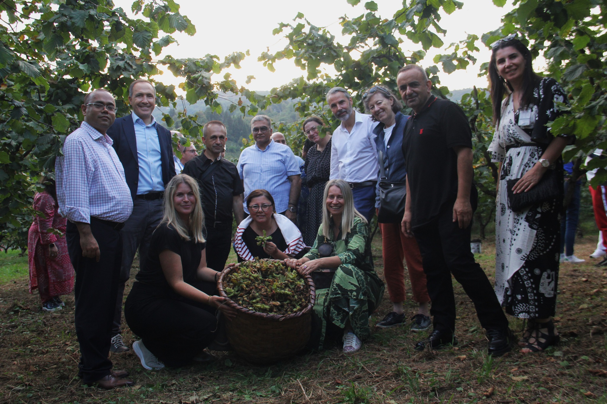 İstanbul Başkonsolosları, Yomra İkisu’daki örnek bahçeyi gezdi