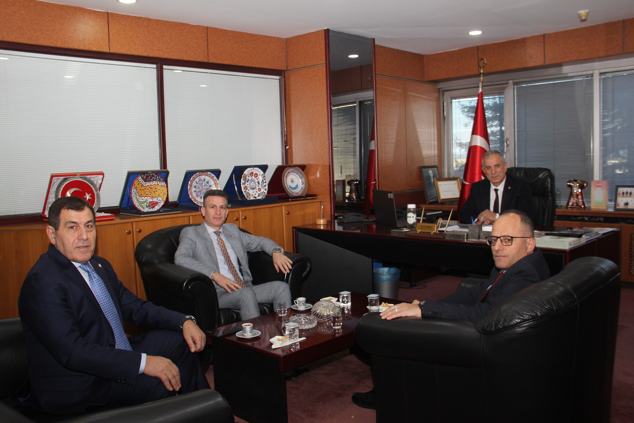 Defterdar Yaşar ve Gelir İdaresi Grup Md.Cinoğlu'ndan borsaya ziyaret