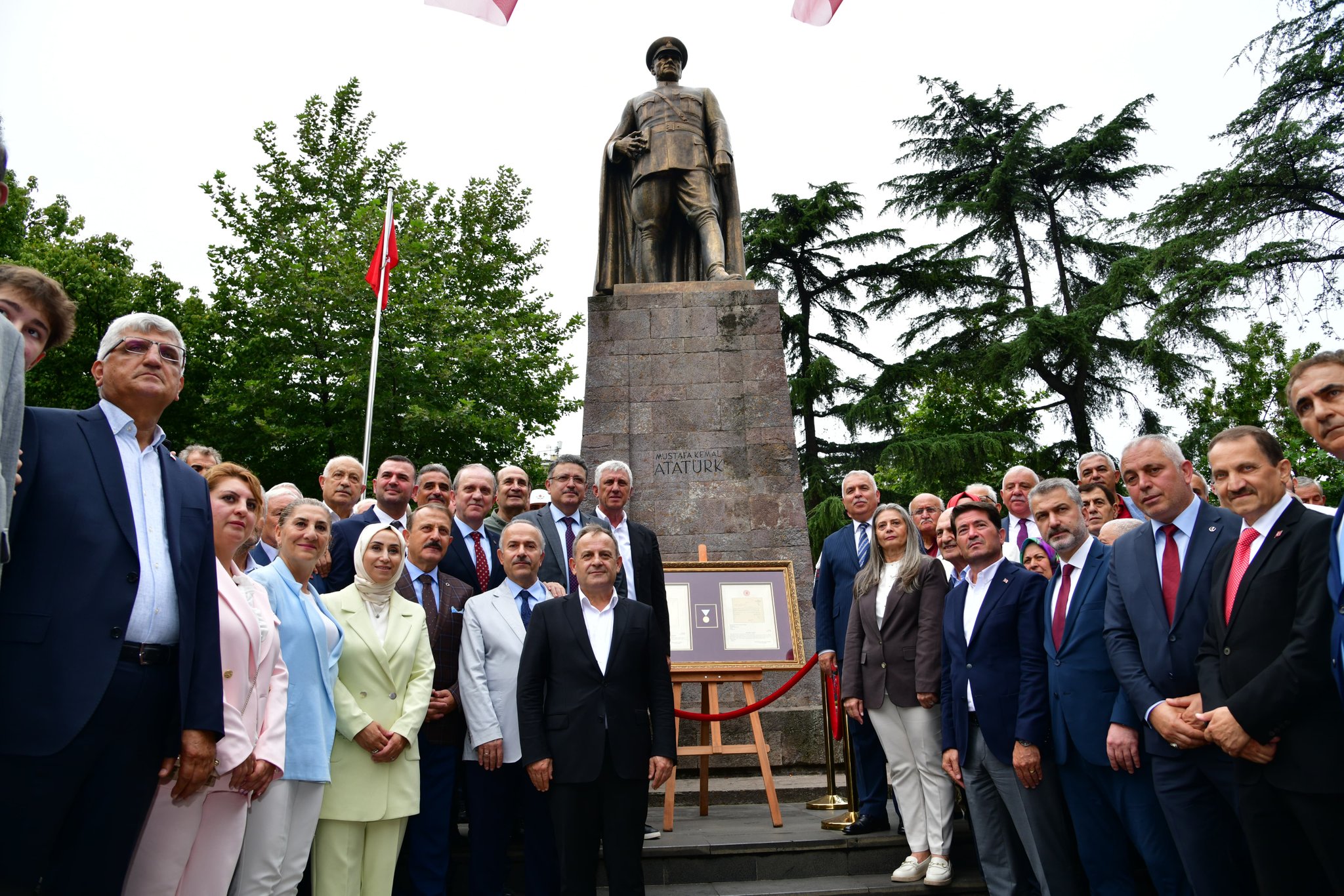 İstiklal Madalyası ve Beratı Trabzon'da vatandaşlarla buluştu